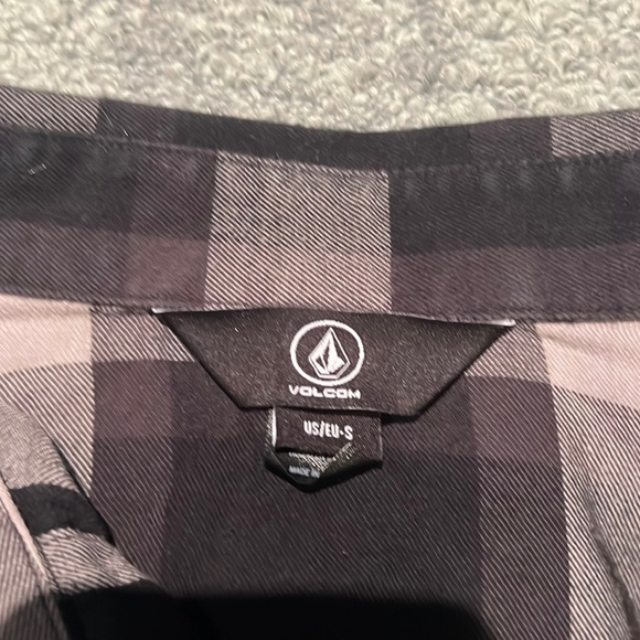 Volcom button down long sleeved shirt - size small - Picture 2 of 3